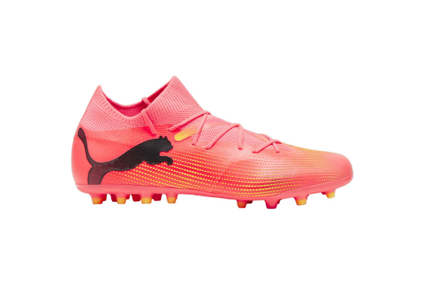 PUMA Future 7 Match MG Soccer ShoeUomo-Rosso Corallo