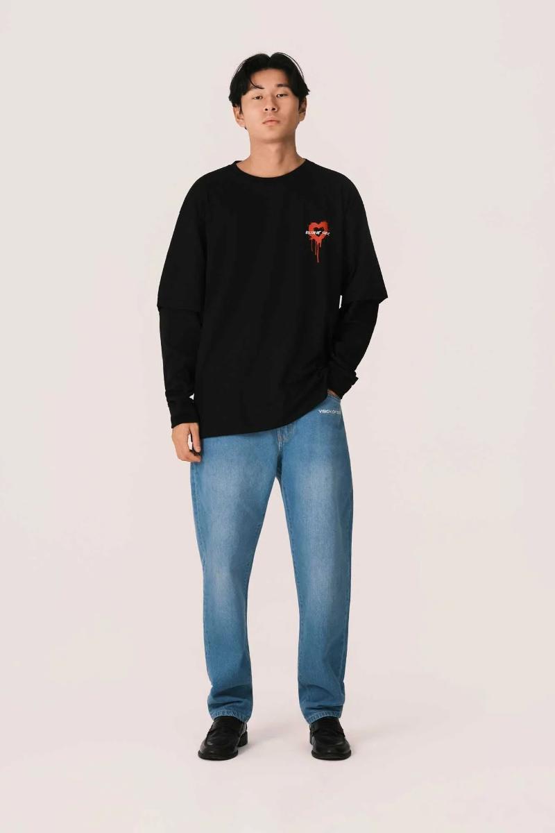 BLACK TEE WITH TOUBLE SLEEVE AND PRINTED HEART 1