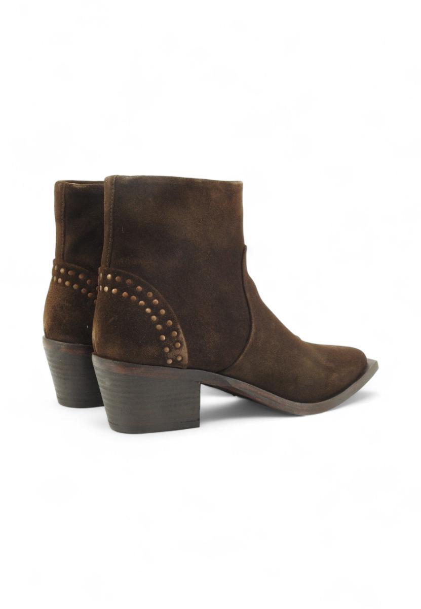 Frau Stivaletto-Marrone