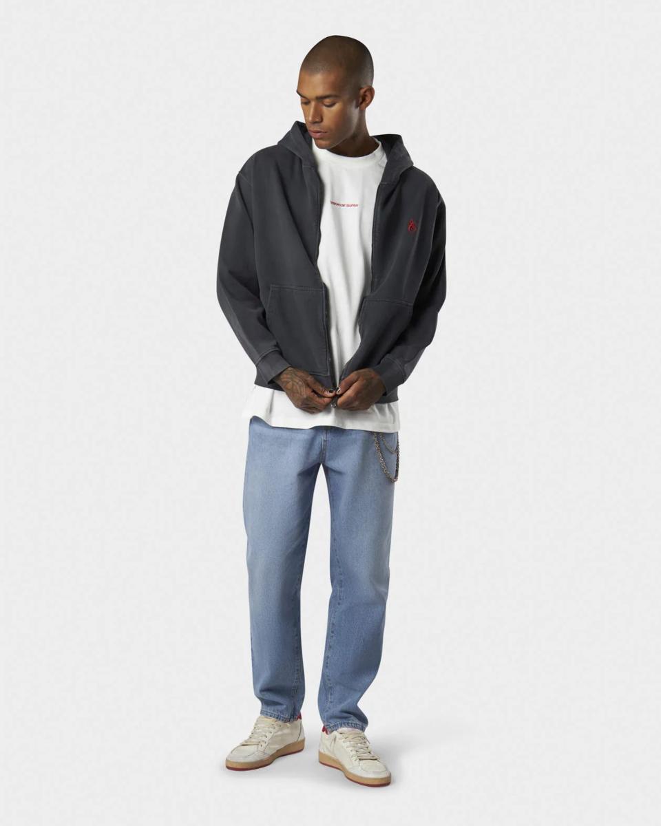 COLD WASH HOODIE ZIP WITH RED FLAME METAL LABEL AND PRINTED LOGO